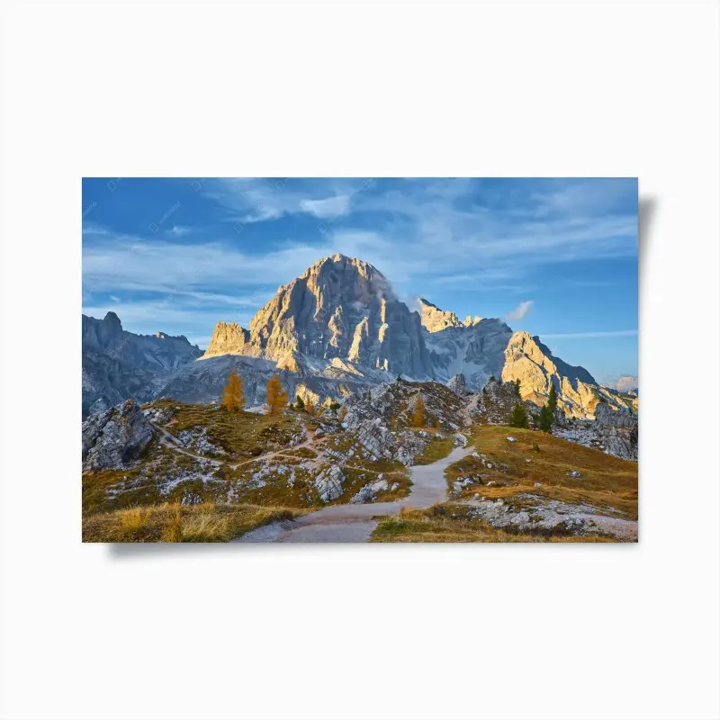 Poster majestätische berglandschaft im goldenen licht
