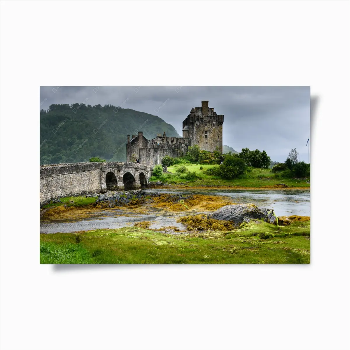 Poster mittelalterliches schloss an einer steinbrücke – Pixers®