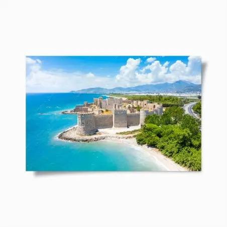 Poster burg an der türkisfarbenen bucht – Pixers®