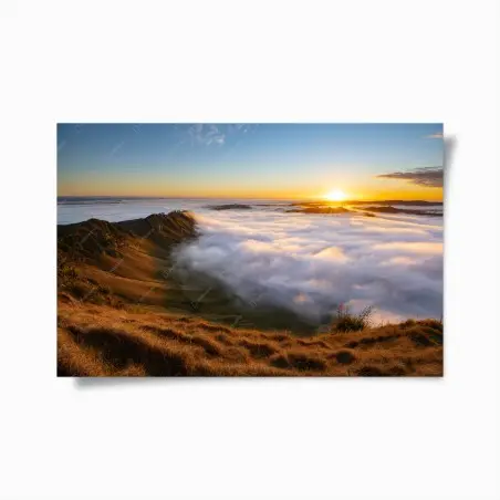 Poster sonnenaufgang über nebeligem bergtal – Pixers®