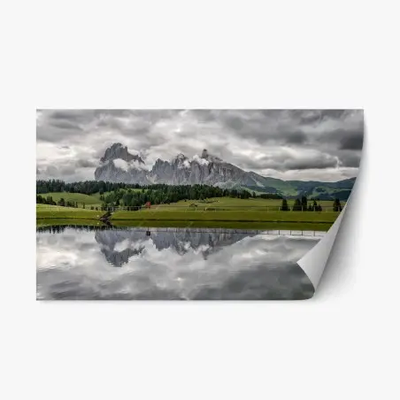Repositionierbarer Aufkleber dunkler himmel über Alpe di Siusi – Pixers®