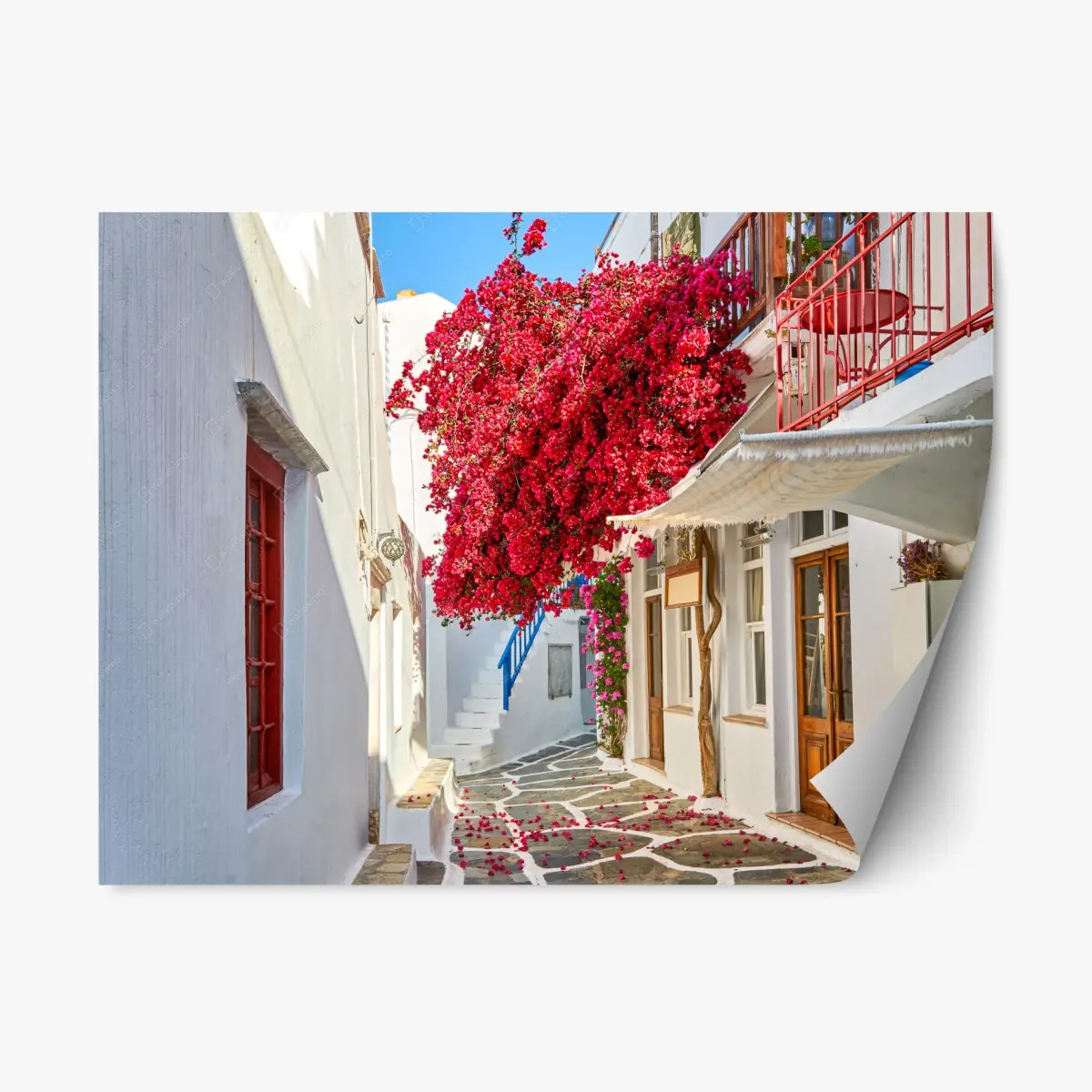 Repositionierbarer Aufkleber sonnige mediterrane gasse mit bougainvillea – Pixers®