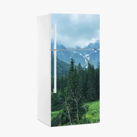 Kühlschrankaufkleber ruhige berglandschaft mit wald – Pixers®