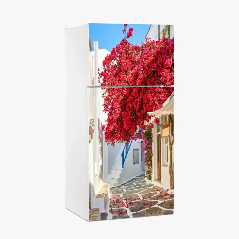 Kühlschrankaufkleber sonnige mediterrane gasse mit bougainvillea