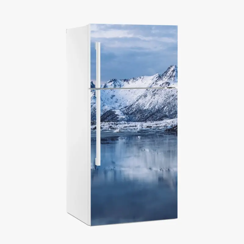 Kühlschrankaufkleber schneebedeckte bergspiegelung bei dämmerung