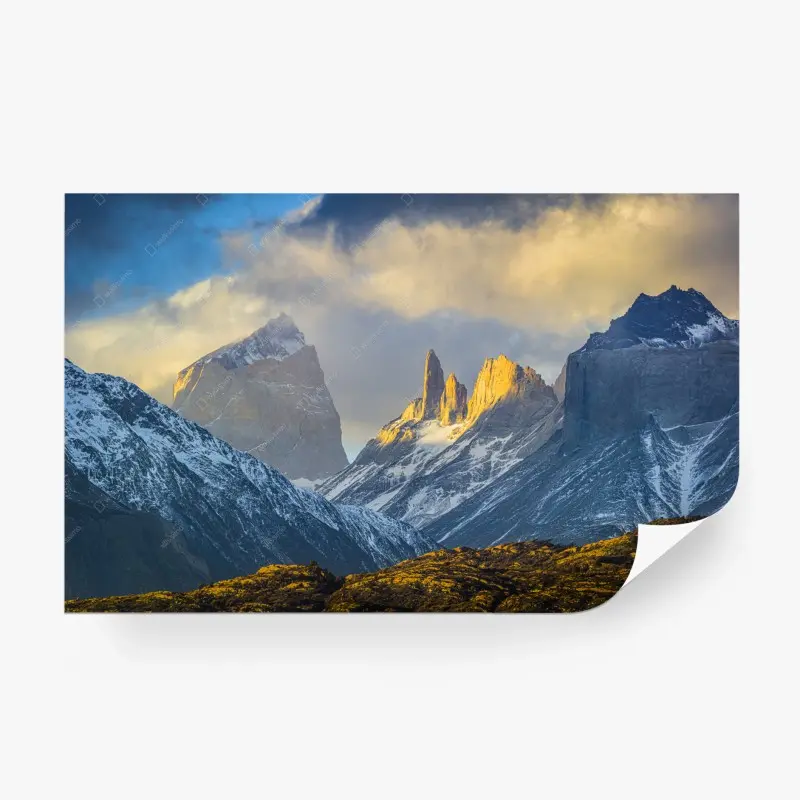 Fototapete goldener sonnenaufgang über berggipfeln