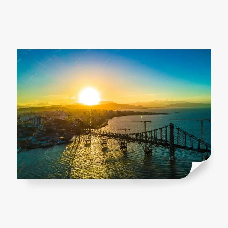 Fototapete goldene stunde über brücke und stadt