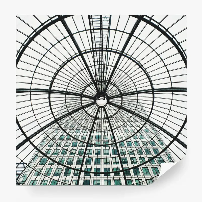 Fototapete geometrische glaskuppel über modernem turm