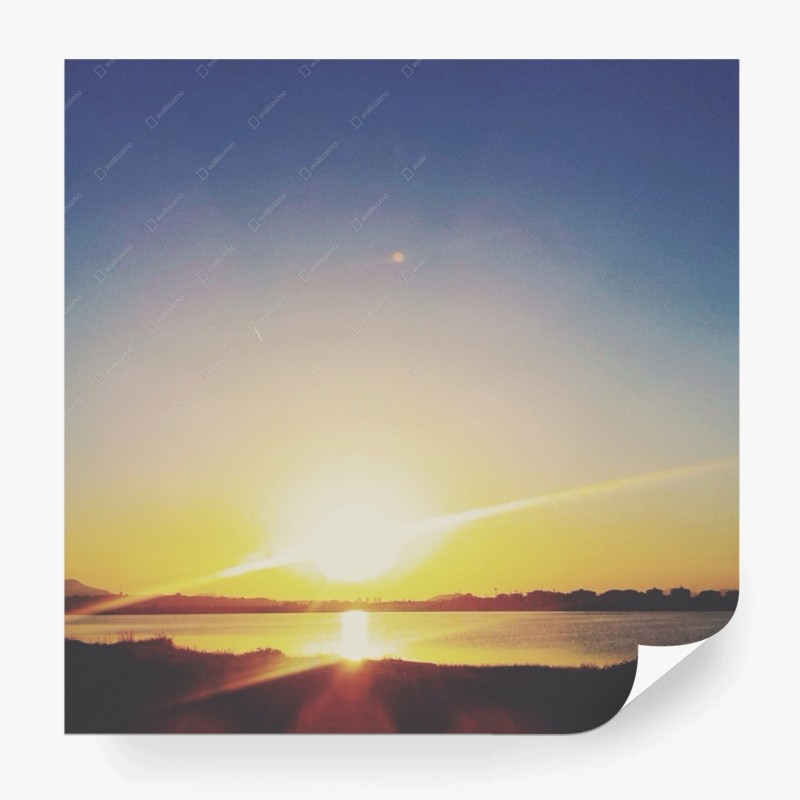 Fototapete goldener sonnenaufgang über dem see