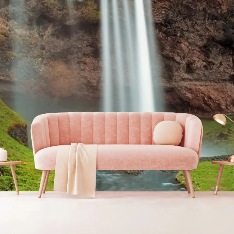 Fototapete nebeliger wasserfall im üppigen tal