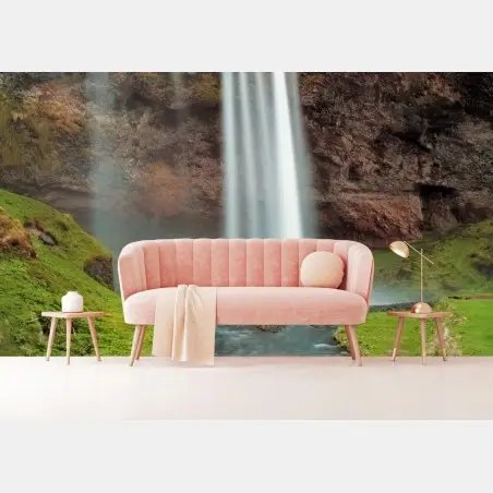 Fototapete nebeliger wasserfall im üppigen tal – Pixers®