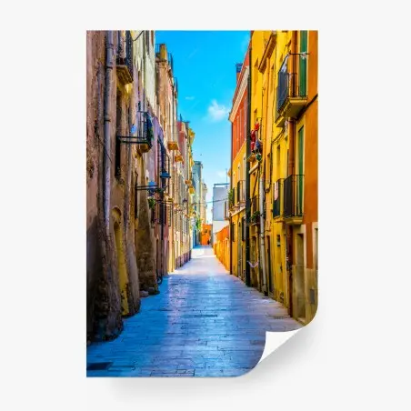 Fototapete sonnenbeschienene mediterrane gasse mit bunten fassaden – Pixers®