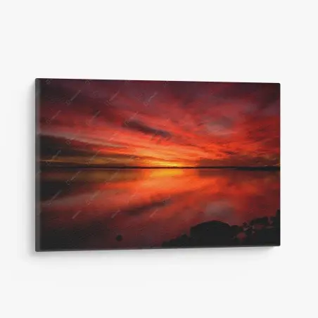 Leinwandbild feuriger sonnenuntergang über stillem see – Pixers®
