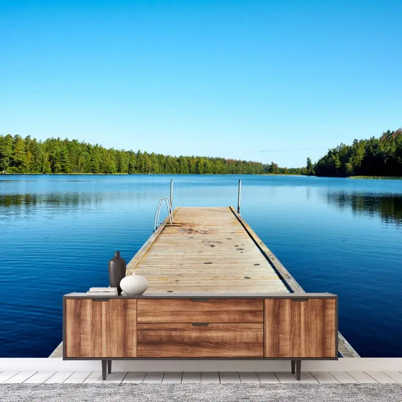 Fototapete ruhiger steg am see mit waldspiegelung