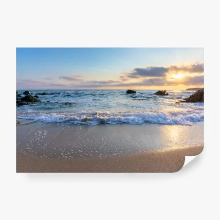 Fototapete ruhiger sonnenaufgang am felsigen strand – Pixers®