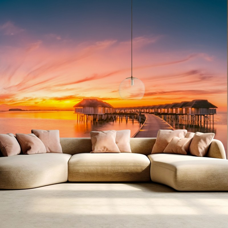 Fototapete sonnenuntergang über wasserbungalows und hölzernem steg