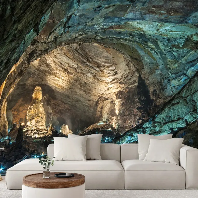 Fototapete beleuchtetes höhleninnere mit mächtigen stalagmiten