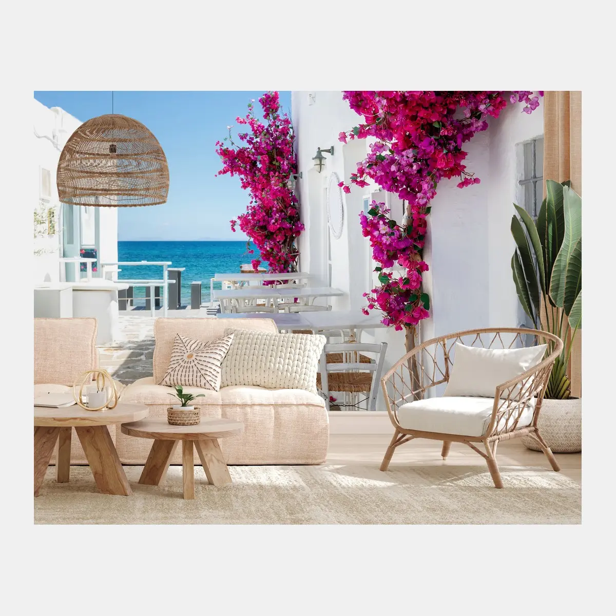 Fototapete sonnige mediterrane gasse mit bougainvillea – Pixers®