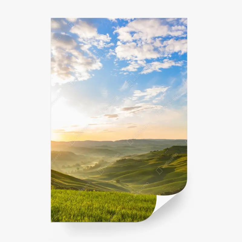 Fototapete sonnenaufgang über nebligen hügeln