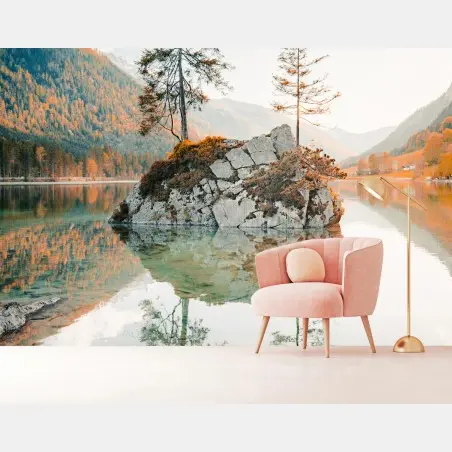 Fototapete sonnenbeleuchtete felsinsel am Hintersee – Pixers®