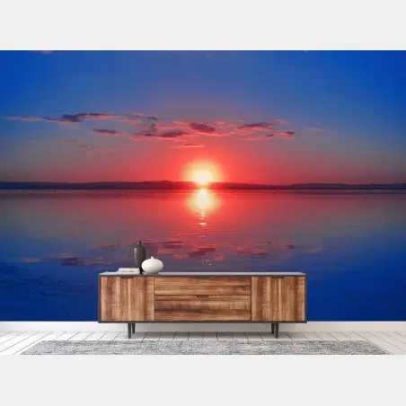 Fototapete sonnenuntergang über ruhigem meer mit lebendiger spiegelung – Pixers®