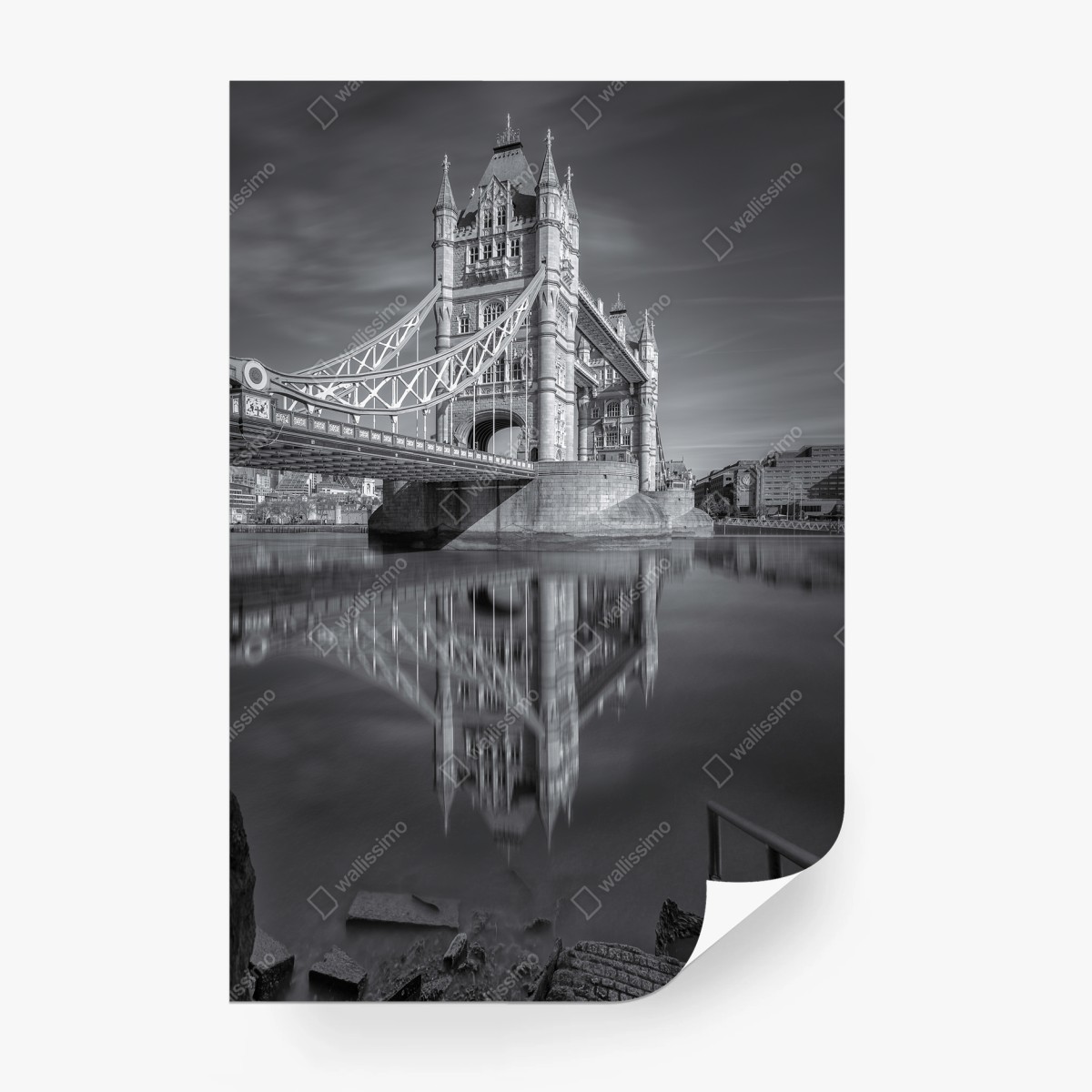 Fototapete Tower Bridge reflektiert in schwarzweiß – Pixers®