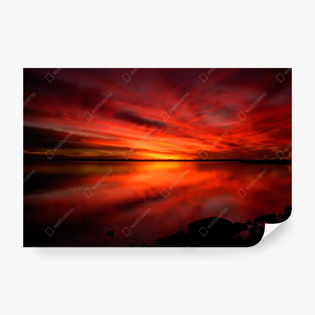 Fototapete feuriger sonnenuntergang über stillem see – Pixers®