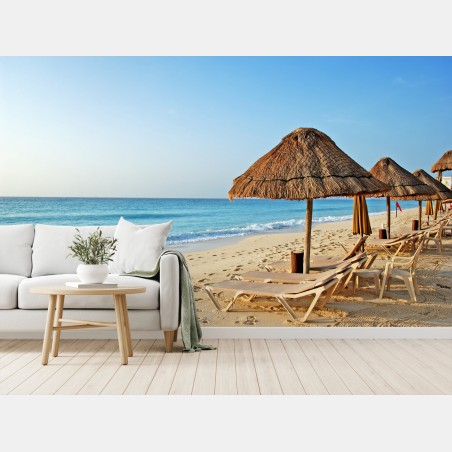 Fototapete tropischer strand mit strohsonnenschirmen – Pixers®