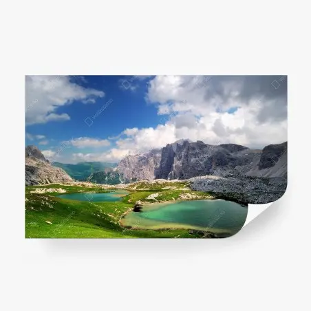 Fototapete alpine bergseen unter blauem himmel – Pixers®