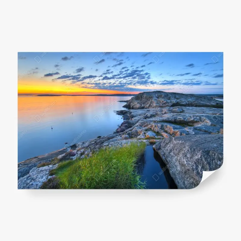 Fototapete ruhiger küsten-sonnenuntergang über felsiger küste
