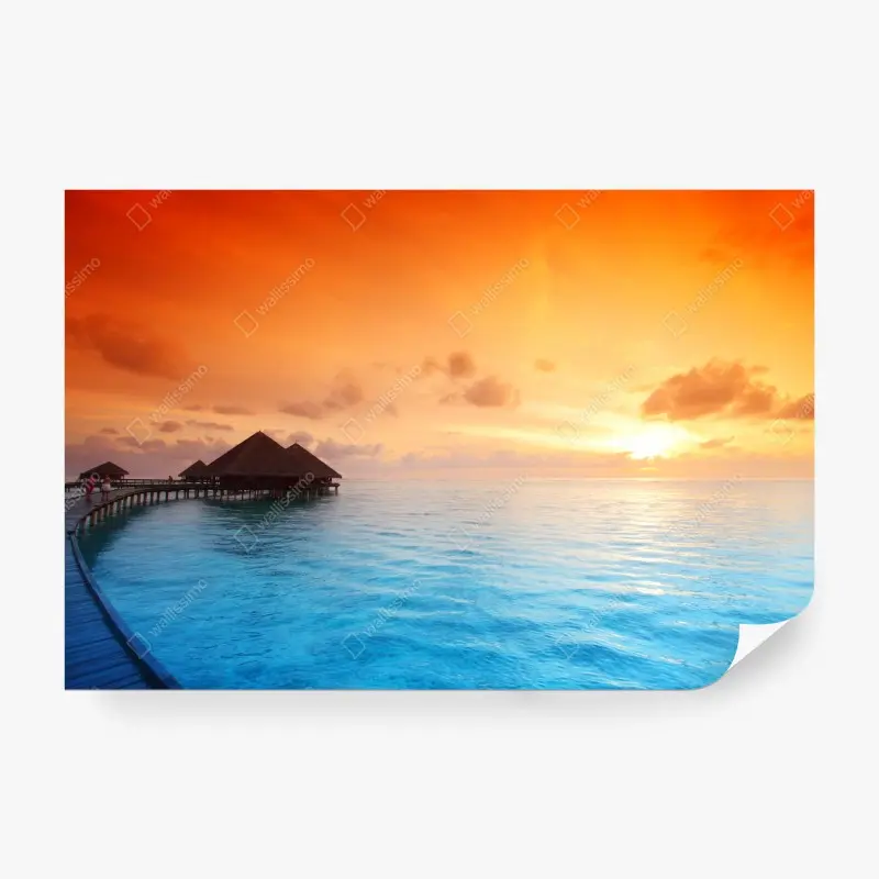 Fototapete sonnenuntergang über türkisblauem meer und bungalows über wasser