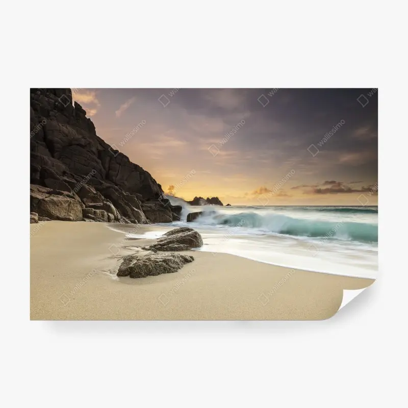 Fototapete ruhiger felsstrand bei sonnenuntergang