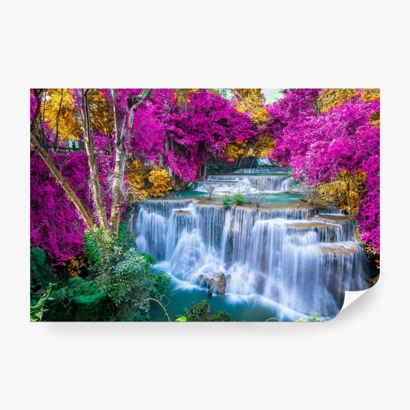 Fototapete leuchtender violetter wasserfall in dichtem wald