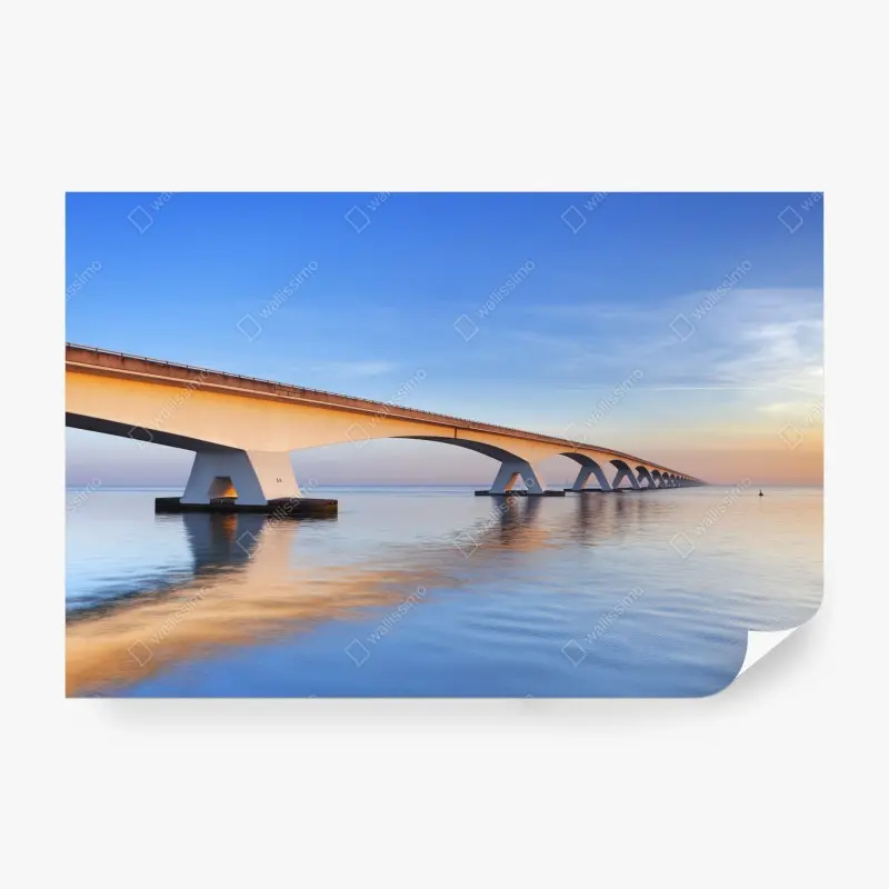 Fototapete Zeelandbrug bei sonnenaufgang über ruhiger see